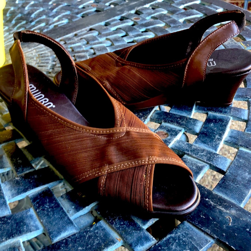 Like new brown, women’s slingback open toe wedges, in 7n
